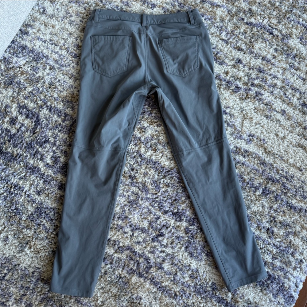 Gray men’s ABC LULULEMON pants